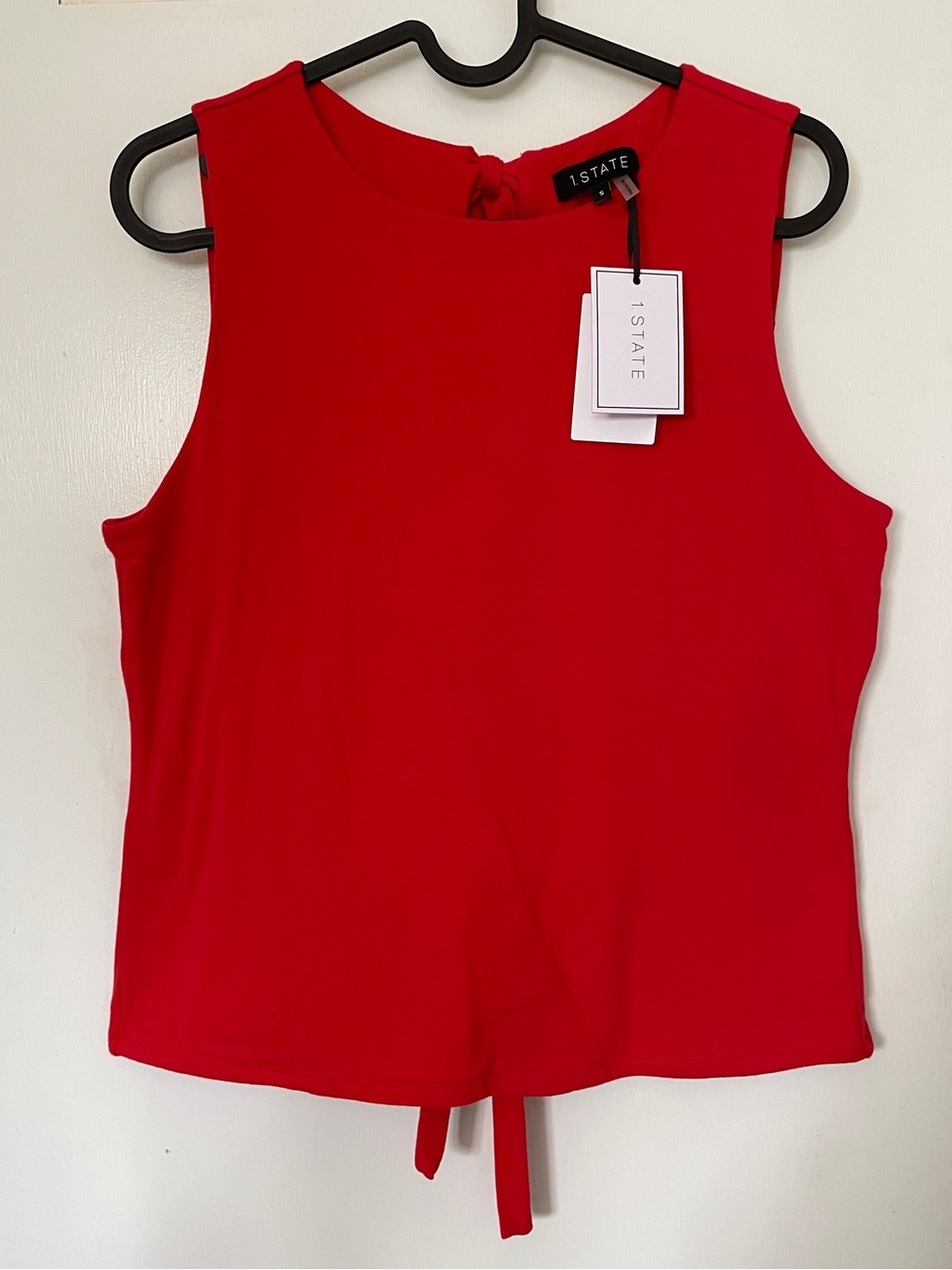 1.State sleeveless top tied back- S in Goji Berry